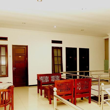 Oyo 350 D' Maktab Homestay Syariah Malang Esterno foto
