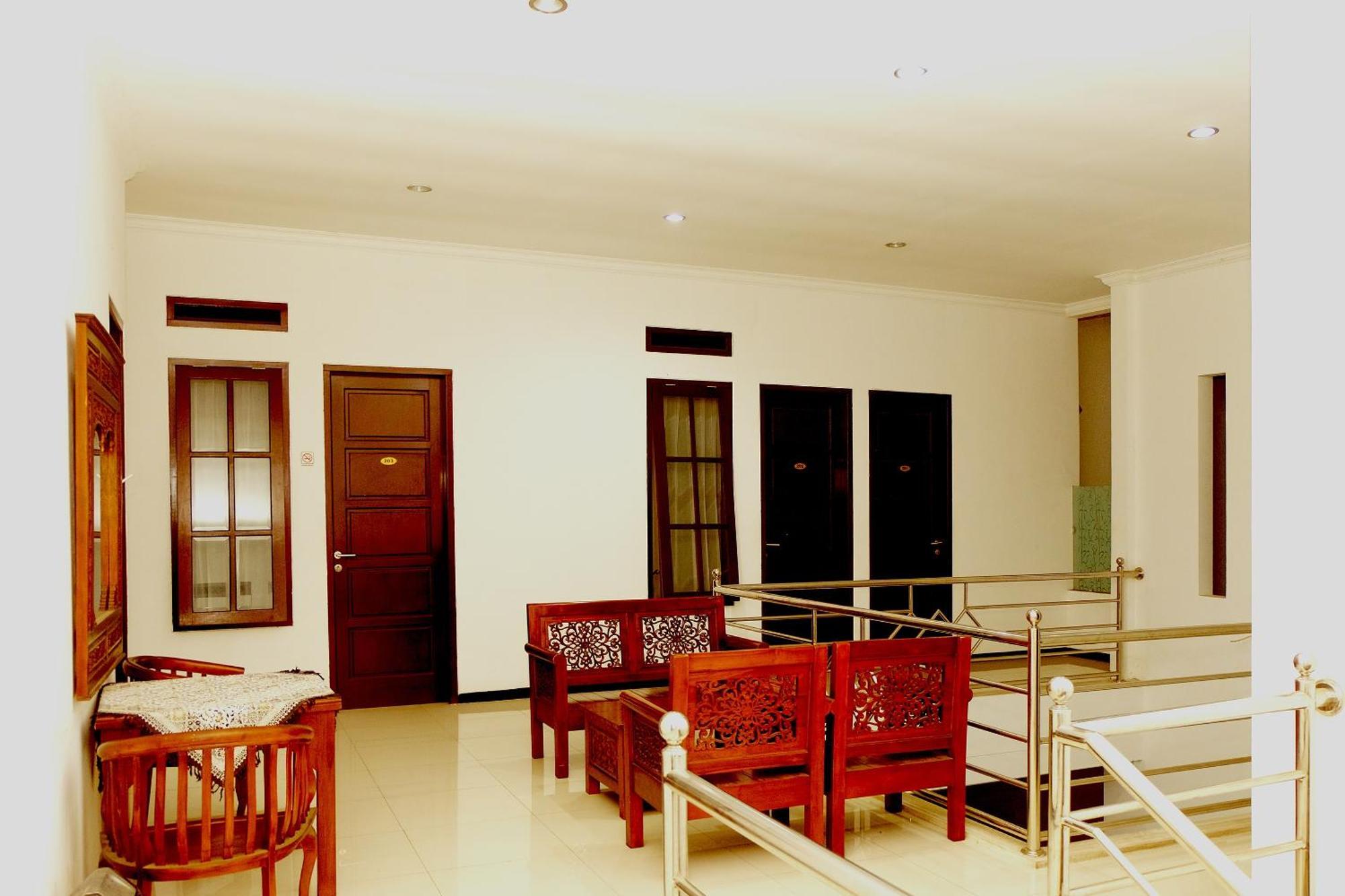 Oyo 350 D' Maktab Homestay Syariah Malang Esterno foto