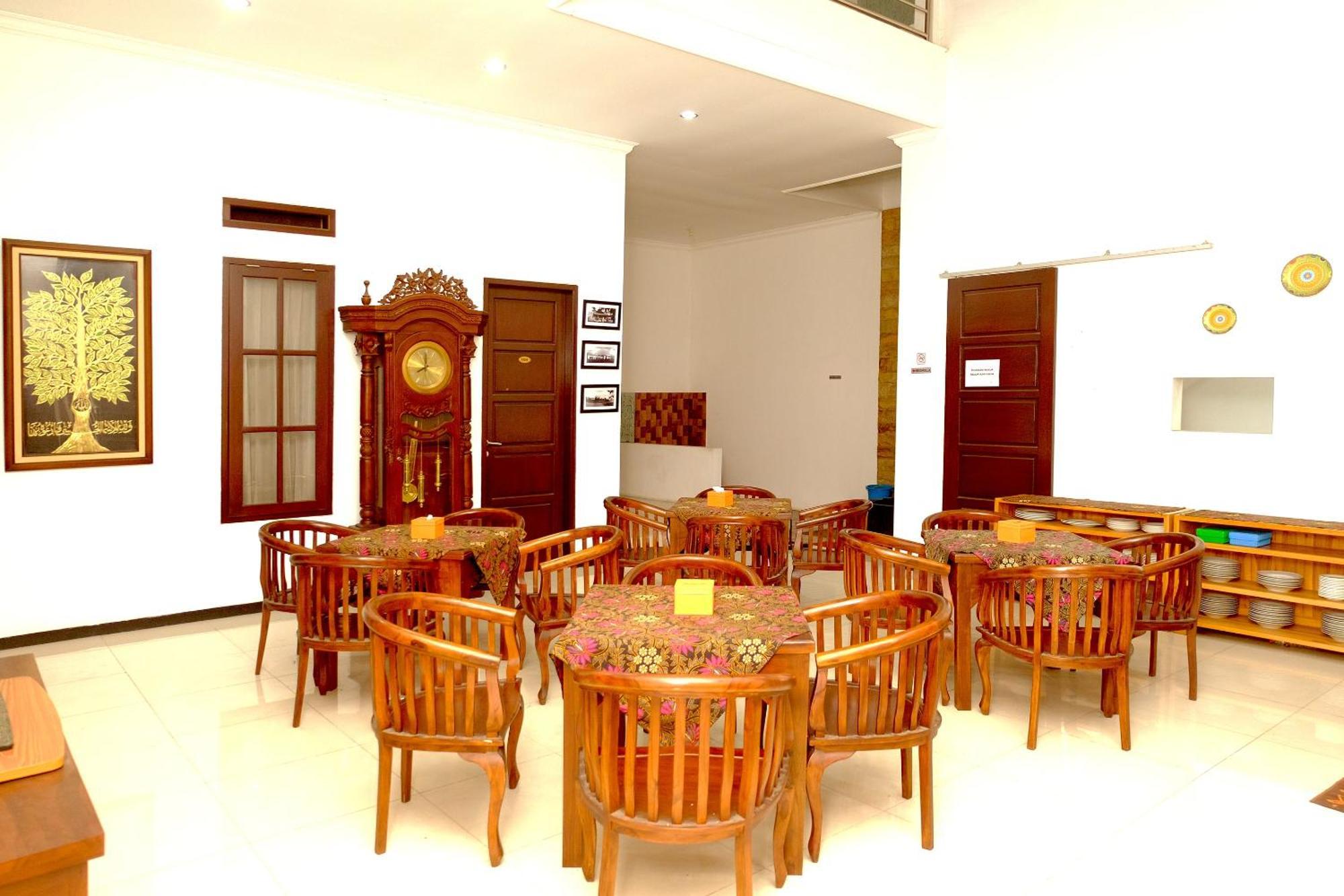 Oyo 350 D' Maktab Homestay Syariah Malang Esterno foto