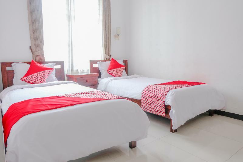 Oyo 350 D' Maktab Homestay Syariah Malang Esterno foto